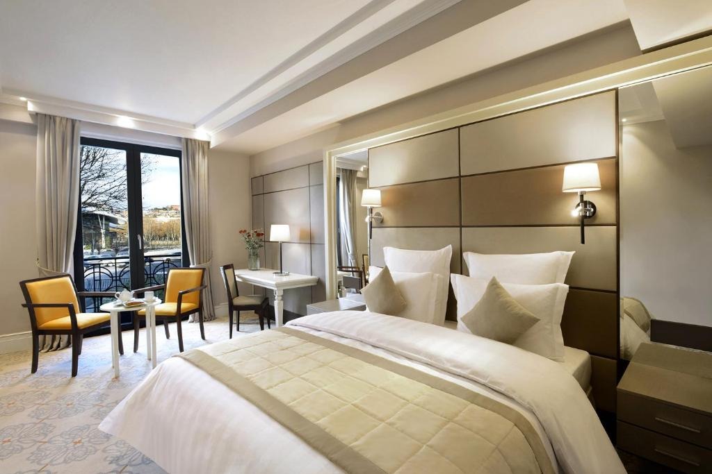 هتل آمباسادوری تفلیس